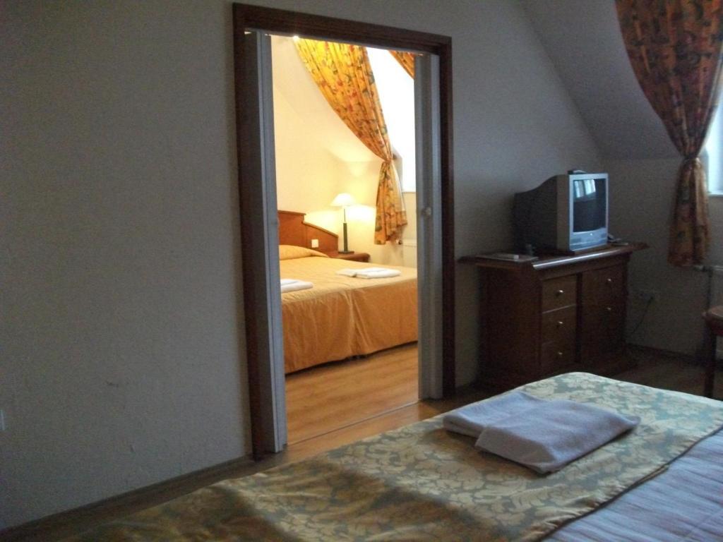 Hotel Rittinger Bonyhád Esterno foto
