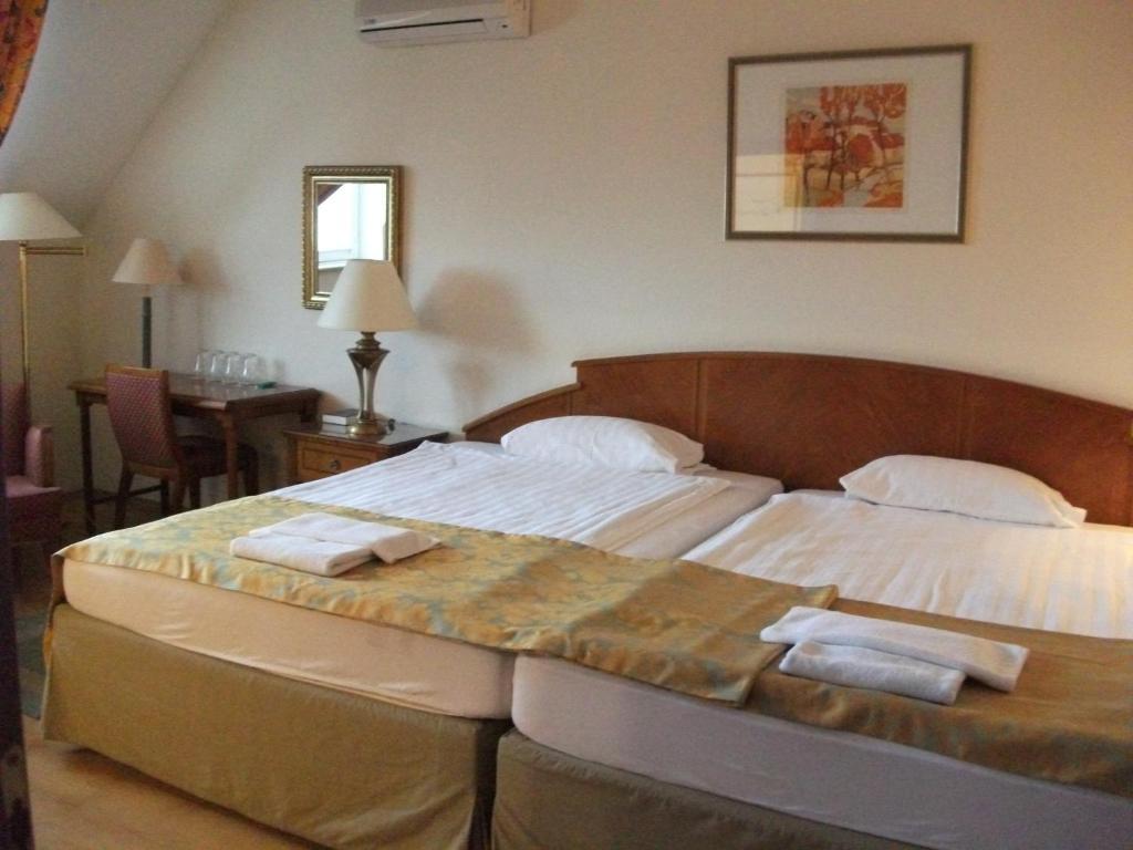 Hotel Rittinger Bonyhád Esterno foto